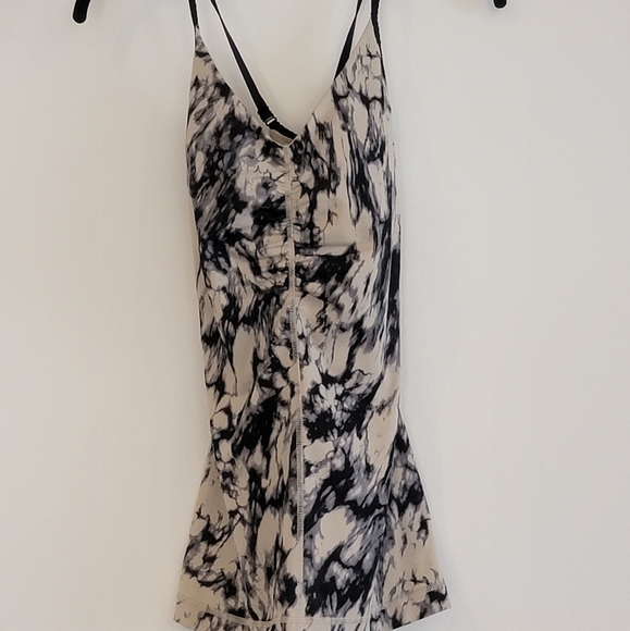 Lululemon tank - Picture 1 of 2